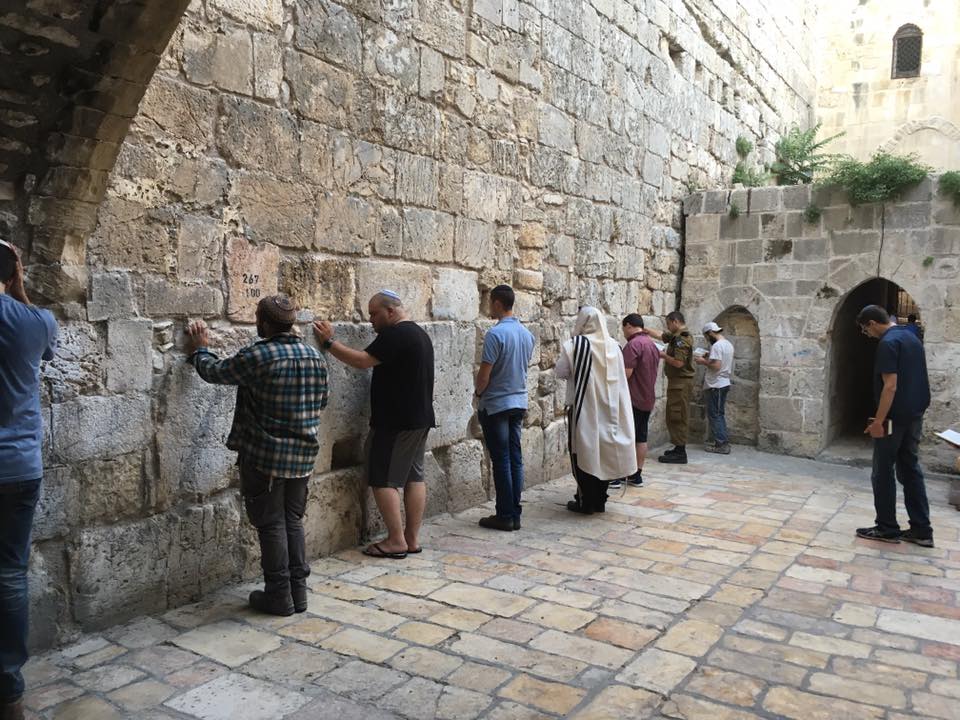Making a minyan at the Kotel HaKatan!
