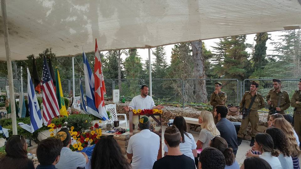 Memorial ceremony for Max Steinberg hy’d